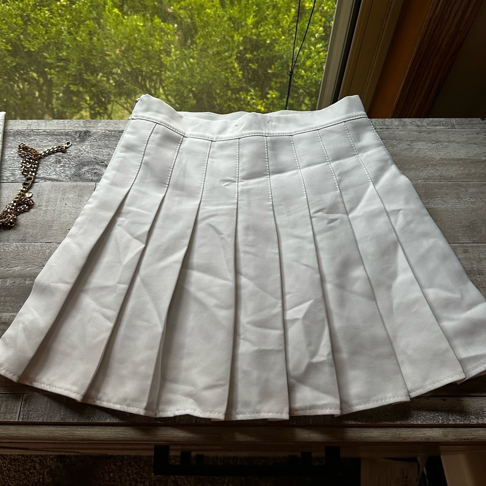pleated white skirt
